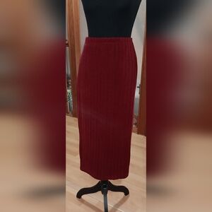 Women's ribbed knit midi burgundy color pull-on style skirt Size Small NWOT